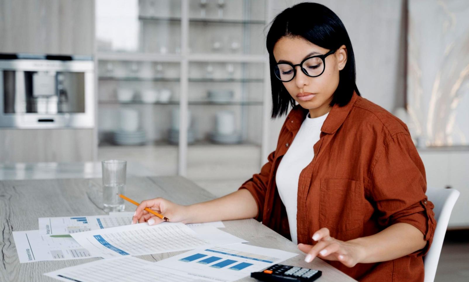 Présentation financière professionnelle dans un environnement d'entreprise moderne